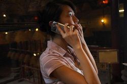 Tôi và chồng vừa ký đơn ly hôn, bỗng anh gọi điện với lời khẩn cầu khiến tôi thẫn thờ