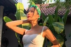 Hoàng Thùy 'bắt mắt' khi diện đồ 'hoa lá cành' đơn giản: Body chuẩn xịn khiến người khác phải ngoái nhìnHoan