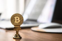Bitcoin 'bốc đầu', nhà đầu tư 'nóng mặt'