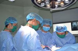 Thay khớp háng cho người cao tuổi, dễ mà khó. Vì sao?