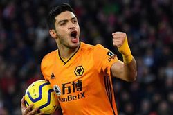 Tin bóng đá MU 15/5: MU đại chiến Liverpool vì Raul Jimenez, tìm phương án dự phòng cho Jadon Sancho