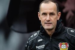 HLV Bundesliga bị cấm chỉ đạo vì ra ngoài mua... kem đánh răng