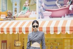 Jennie Blackpink siêu sang khi 'đập hộp' cửa hàng búp bê của mình