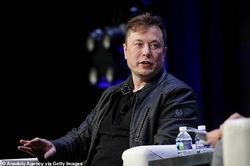 Tỷ phú Elon Musk tiếp tục chỉ trích Facebook là một 'thứ tệ hại'