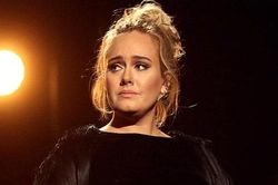 Ly hôn, Adele mua nhà đối diện chồng cũ