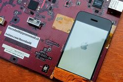 Cận cảnh nguyên mẫu đầu tiên của iPhone được thử nghiệm