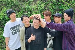 Tiễn Suho (EXO) nhập ngũ, Chen lộ diện khiến Knet sốc vì già nua