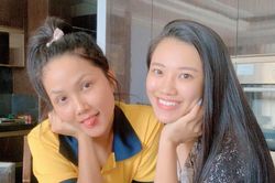Á hậu Kim Duyên đọ mặt mộc với đàn chị H'Hen Niê, kẻ chín lạng người nửa cân, ai cũng trầm trồ!