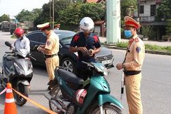 Lực lượng CSGT ra quân tổng kiểm soát phương tiện giao thông đường bộ