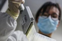 Vaccine và phương pháp điều trị Covid-19 cần được cung cấp miễn phí cho mọi người