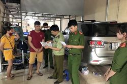 Phát hiện xưởng sản xuất hàng nghìn bộ quần áo giả mạo các thương hiệu, nhãn mác thể thao lớn