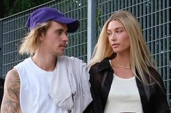 Hailey Bieber thấy tội lỗi trong những tháng đầu kết hôn