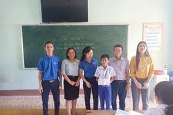 Khen thưởng 2 học sinh nhanh trí cứu bạn đuối nước