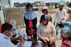Thời sự 24H ngày 16/5: Phát hiện 1 ca nhiễm COVID-19 đã tiếp xúc gần với 17 người