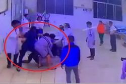 Hai cha con xông vào đánh bảo vệ và điều dưỡng bệnh viện