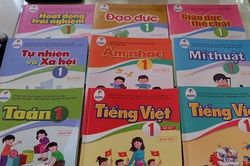 Giá sách giáo khoa xã hội hóa cao, cần có chính sách bình ổn