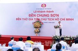 Thủ tướng cắt băng khánh thành Đền thờ gia tiên Chủ tịch Hồ Chí Minh tại Nghệ An