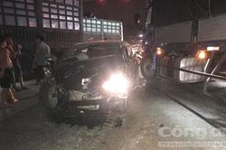 Ô tô vượt đèn đỏ gây tai nạn liên hoàn, tài xế nguy kịch