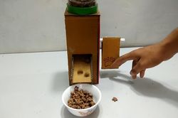 Cách làm máy đổ đồ ăn tự động cho thú cưng bằng bìa cát tông