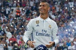 Beckham, Ronaldo ăn chia bản quyền hình ảnh với CLB thế nào?