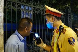 Hà Nội: Phát hiện tài xế vi phạm nồng độ cồn ở mức 'kỷ lục'