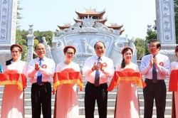 Thủ tướng dự lễ khánh thành đền thờ gia tiên Chủ tịch Hồ Chí Minh
