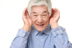 Nguyên nhân gây giảm thính lực ở người cao tuổi