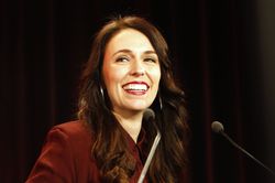 Thủ tướng New Zealand bị quán cà phê từ chối vì đã đầy khách