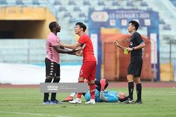 Quế Ngọc Hải nổi cáu trong ngày Viettel thua trắng Hà Nội