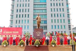 Khánh thành tượng đài Bác Hồ tại trụ sở Công an tỉnh Nam Định