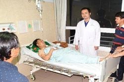 Thượng úy công an bị đâm trọng thương khi khống chế kẻ cầm hung khí