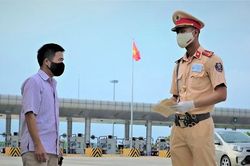800 'ma men', 14 lái xe dùng ma túy bị phạt trong ngày thứ 2 tổng kiểm soát