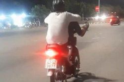 Xử phạt thanh niên điều khiển xe máy bằng chân dạo phố Đà Nẵng