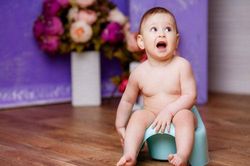 Huấn luyện bé đi vệ sinh nặng, thời điểm nào là thích hợp nhất?