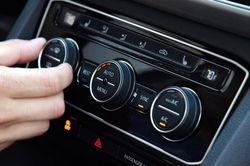 Chữa bệnh điều hòa ô tô không mát trong những ngày đầu hè