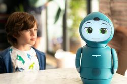Cận cảnh robot 'cute lạc lối' Moxie có khả năng làm bạn với trẻ em