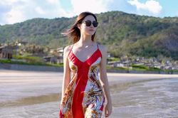 Hoa hậu Lương Thùy Linh diện váy hai dây khoe thềm ngực nõn nà khó cưỡng