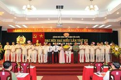 Đoàn kết, dân chủ, phát huy sức mạnh tập thể thi đua lập công