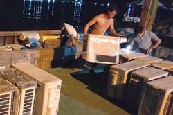 Thuyền máy chở 30 tấn hàng điện lạnh nhập lậu từ Campuchia