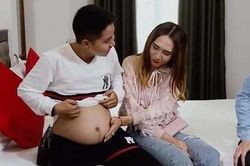 Cặp chuyển giới đón con đầu lòng