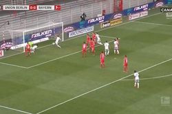 CĐV Bayern nổi giận khi Muller 'cướp' bàn thắng của Gnabry