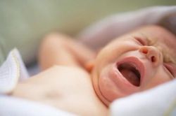 Thêm 1 trẻ sơ sinh mắc COVID-19 khi vừa chào đời