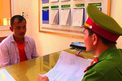 Đưa cậu ruột đi 'ăn xin' kiếm hơn nửa triệu đồng mỗi ngày