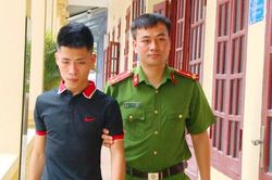 Thanh Hóa: 12 thiếu nữ bị giam lỏng, bắt phục vụ quán karaoke