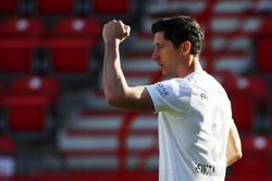 Lewandowski áp sát vị trí đầu cuộc đua Chiếc giày Vàng châu Âu