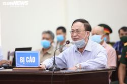 Sức khỏe yếu, cựu Thứ trưởng Nguyễn Văn Hiến ngồi khai báo tại tòa