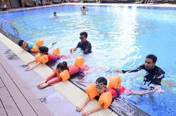 Trước khi tan trường, giáo viên nhắc nhở học sinh phòng, chống đuối nước
