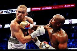 Những cú đấm uy lực của Mayweather trước McGregor