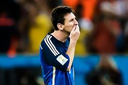 Những pha bỏ lỡ khiến Messi, Robben ôm hận