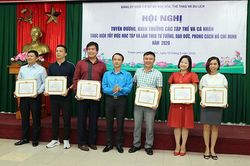 Đảng ủy Khối cơ sở Bộ VHTTDL trao Huy hiệu 30 năm tuổi Đảng